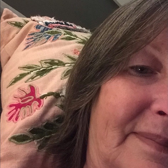 Meet your Posher, Amanda - Picture 2 of 3